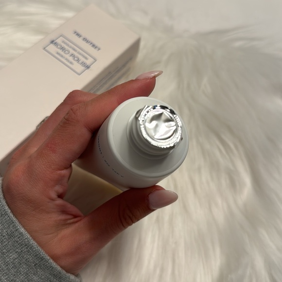 The Outset Exfoliating Revitalizing & Energizing Caffeine Micro Polish - Picture 4 of 4